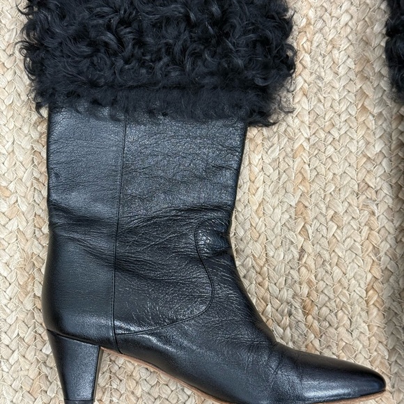 Chanel black boots, a shearling trim, a covered cone heel, and a silver CC logo - Picture 9 of 11